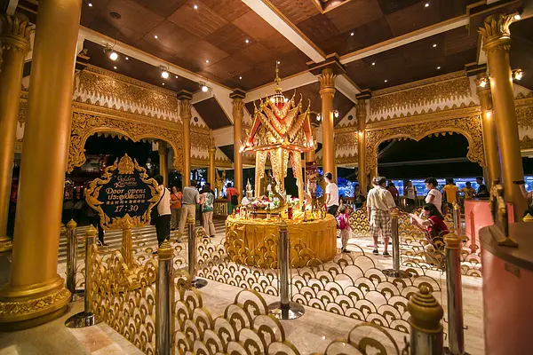 Phuket FantaSea: show and buffet dinner, with Gold seats