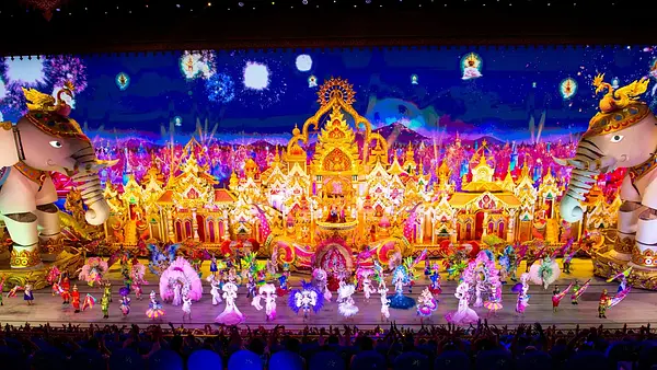Carnival Magic: the Kingdom of Lights, parade show and buffet